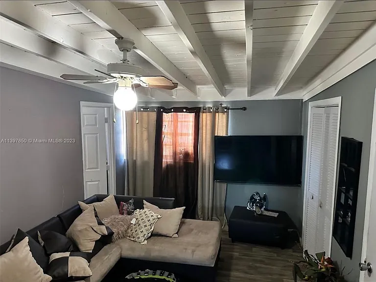 1721 McKinley St — Photo 8