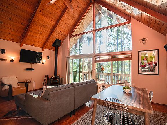 5th image of 270 E Emerald Lake Dr E