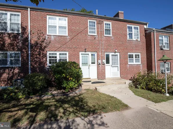 200 Maplewood Dr #4, Pottstown, PA 19464