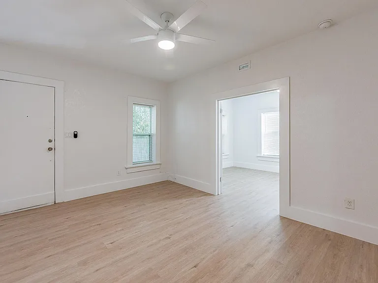 224 S Melville Ave — Photo 5