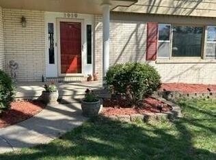 1919 69th St, Windsor Heights, IA 50324