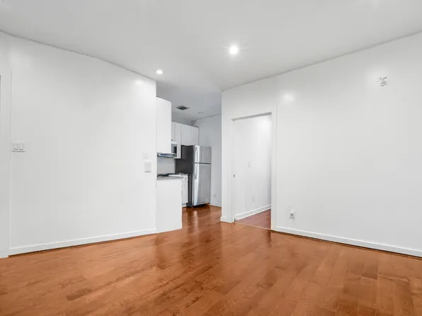 71-18 Myrtle Avenue image 3 of 10