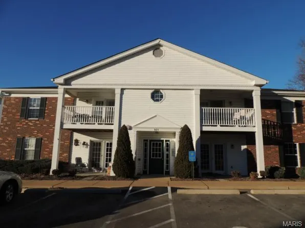 921 Hanna Place Ct APT H, Ballwin, MO 63021
