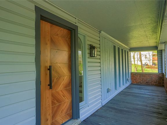 3rd image of 2513 Grove Rd