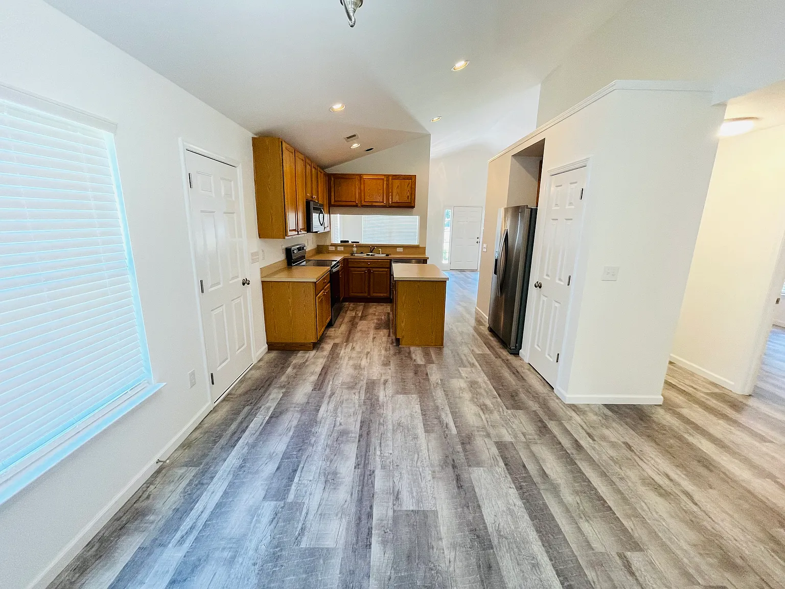 3 bed, 1566 sqft, $2,300 — Photo 3