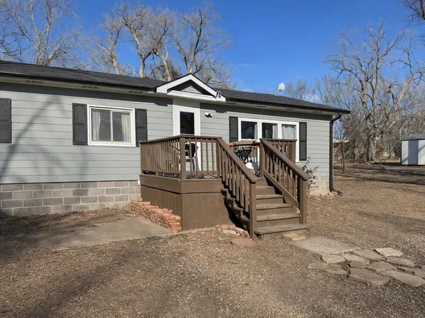 1693 Ottawa Rd, Salina, KS 67401