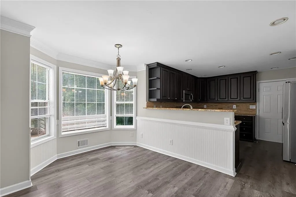 4 bed, 2.5 bath, 2308 sqft, $2,500 — Photo 3