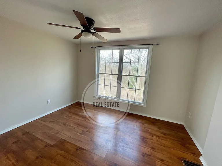 1115 Prickett Ave — Photo 23