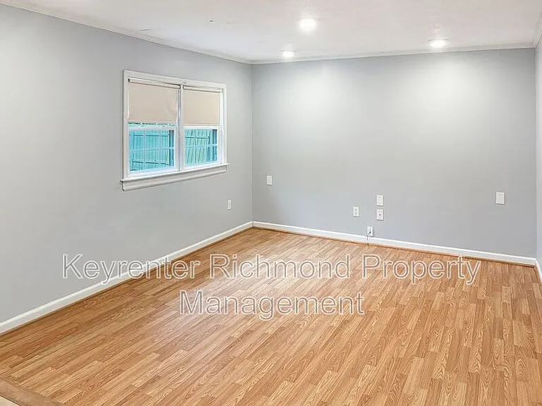 1019 Halsey Ln — Photo 3