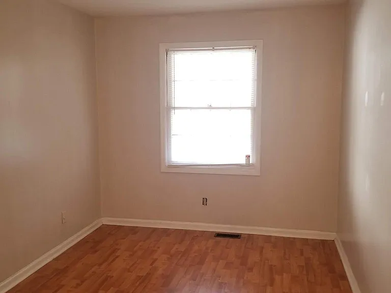 312 E Main St — Photo 9