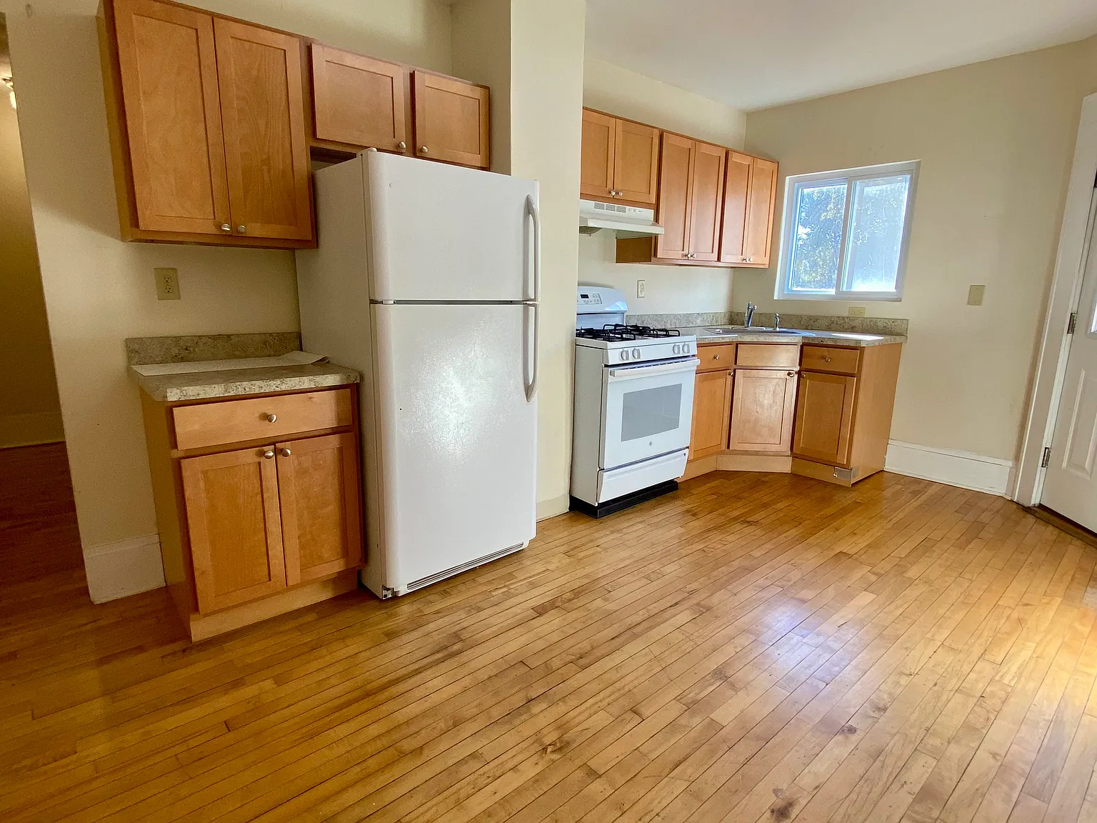 2 bed, 1050 sqft, $1,275 — Photo 3