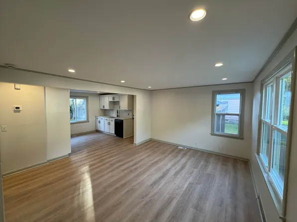 109 Catherine St, North Syracuse, NY 13212