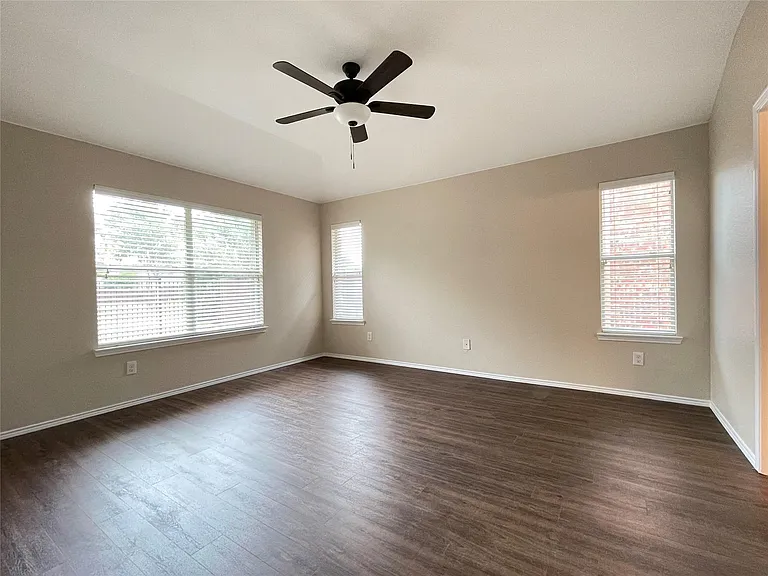 5921 Snow Creek Dr — Photo 14