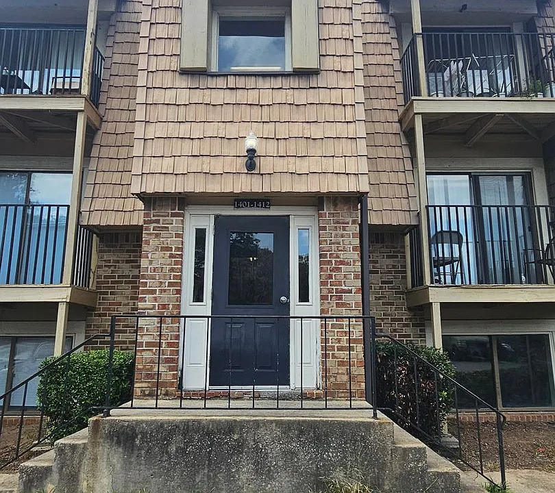 1402 Old Manor Rd