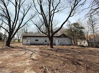 3230 S Oakhill Ave, Janesville, WI 53546