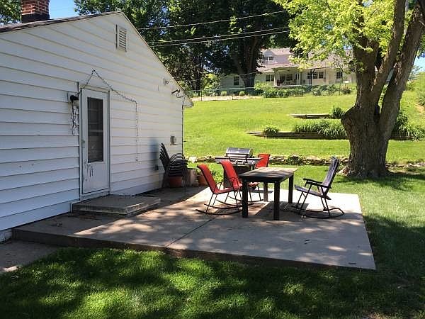 2nd image of 1518 S 94th St