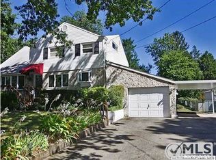 3 Collinson Dr, Middletown, NJ 07748