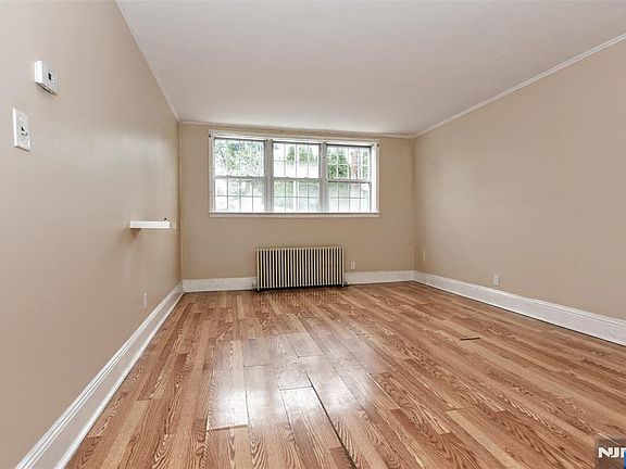 4th image of 114 Hackensack St