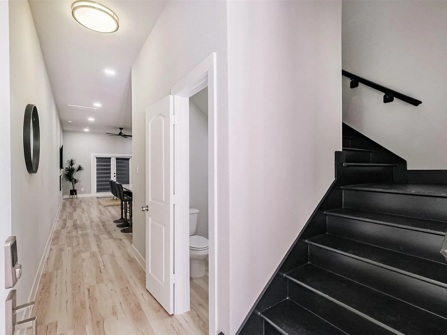 3 bed, 2.5 bath, 1472 sqft, $2,100 — Photo 3