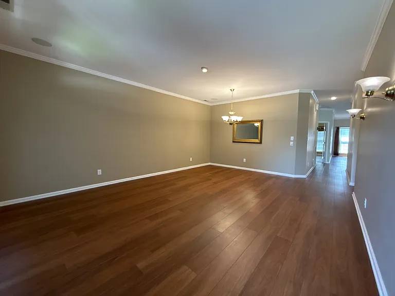 134 Canterbury Dr — Photo 4