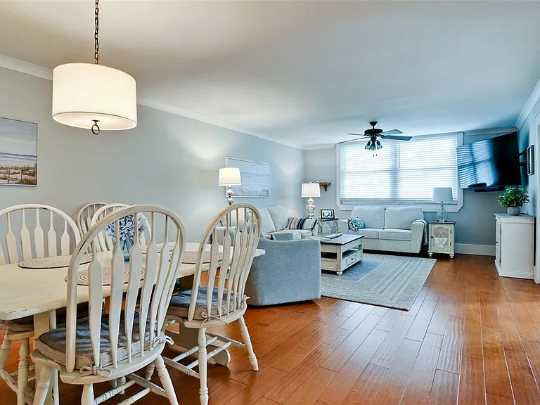 401 Palm Tree Dr — Photo 26