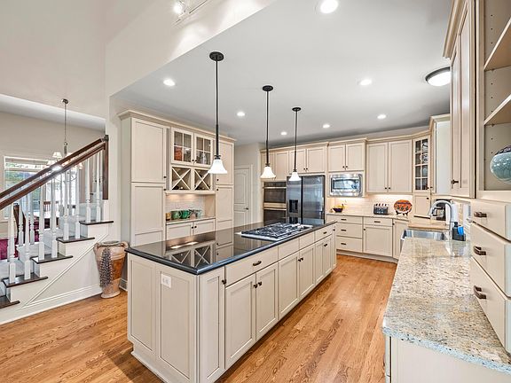 4th image of 5890 Kingham Park