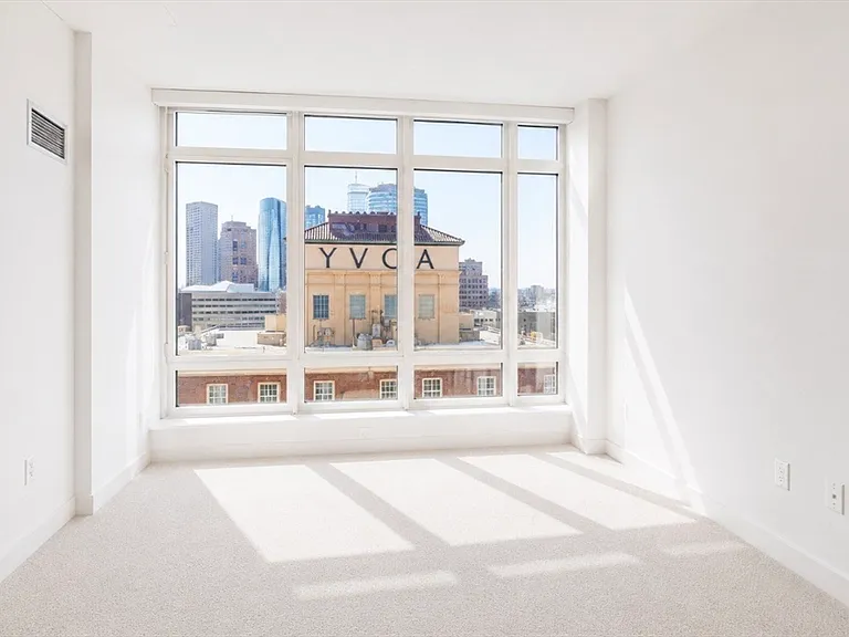 400 Stuart St #18G — Photo 11