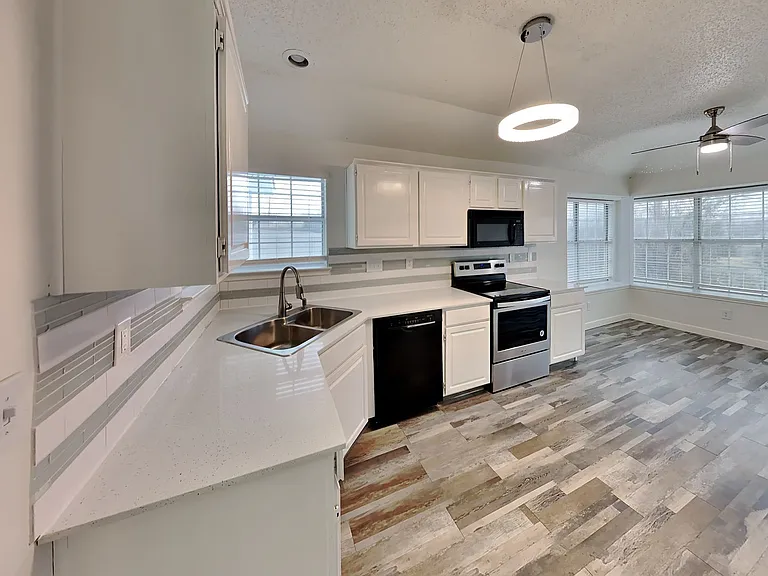 2829 Salado Trl — Photo 4