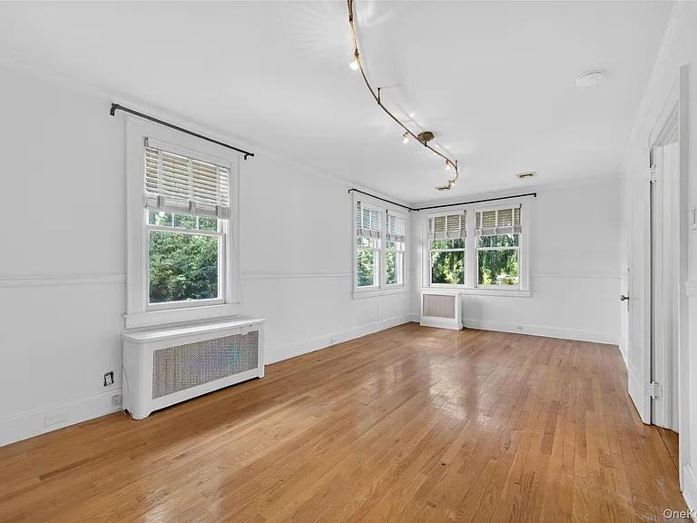 90 Mackey Ave — Photo 15