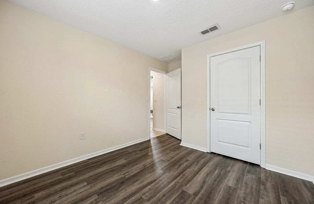3 bed, 1219 sqft, $1,800 — Photo 4