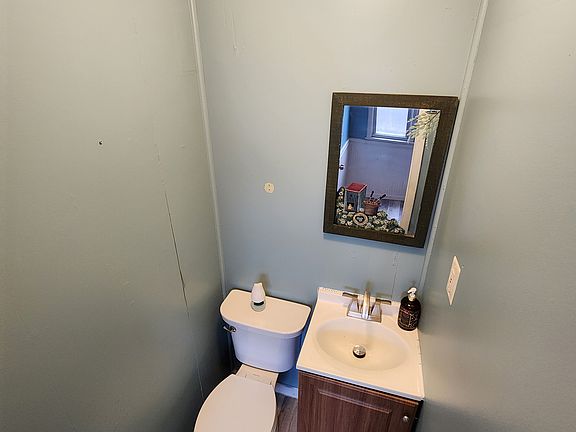 4th image of 153 Lewis St