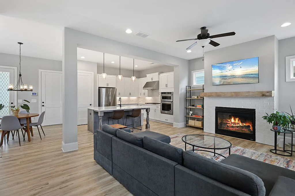 3 bed, 2.5 bath, 2118 sqft, $3,350 — Photo 2