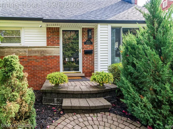 1533 Mansfield Rd, Birmingham, MI 48009