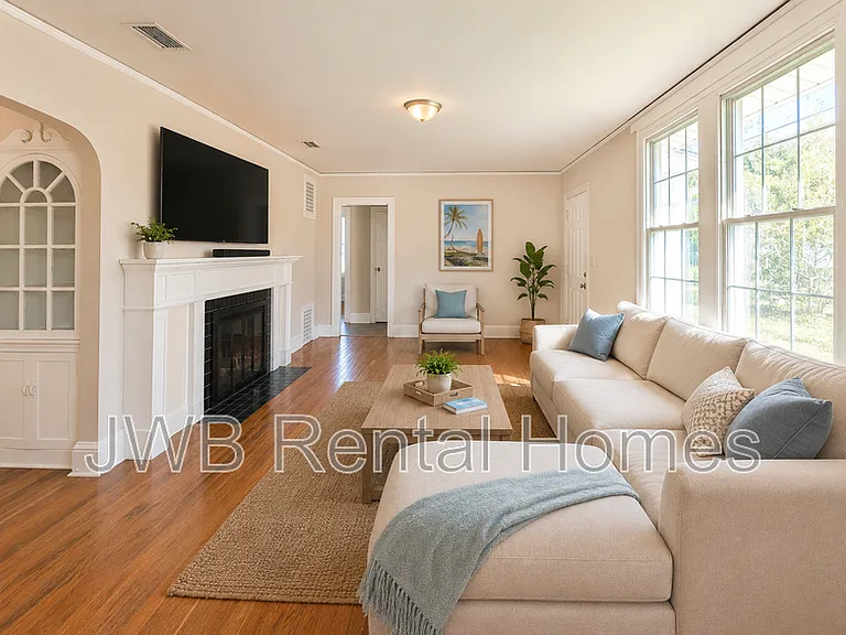8918 1st Ave — Photo 7