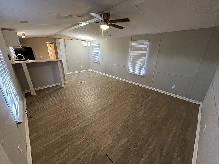 724 Graham Dr — Photo 3