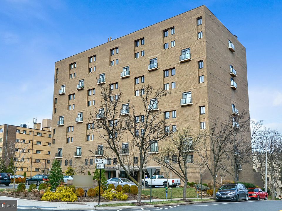 1st image of 1401 N Oak St APT 309