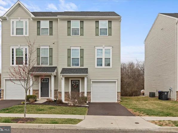 613 Columbus Dr, Spring City, PA 19475