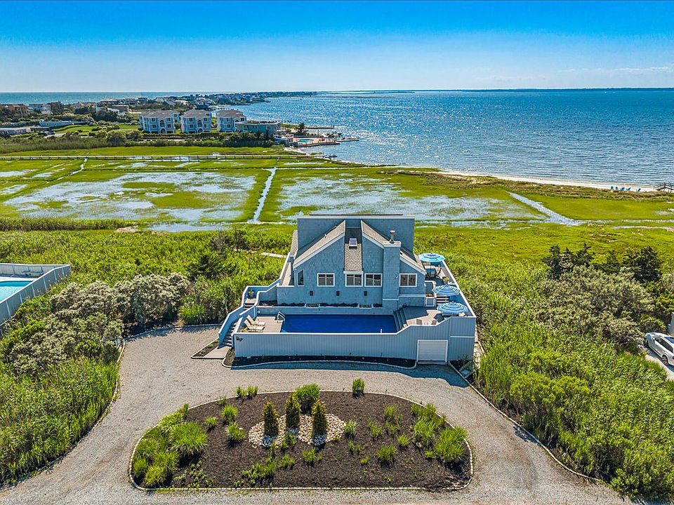 1st image of 556 Dune Rd