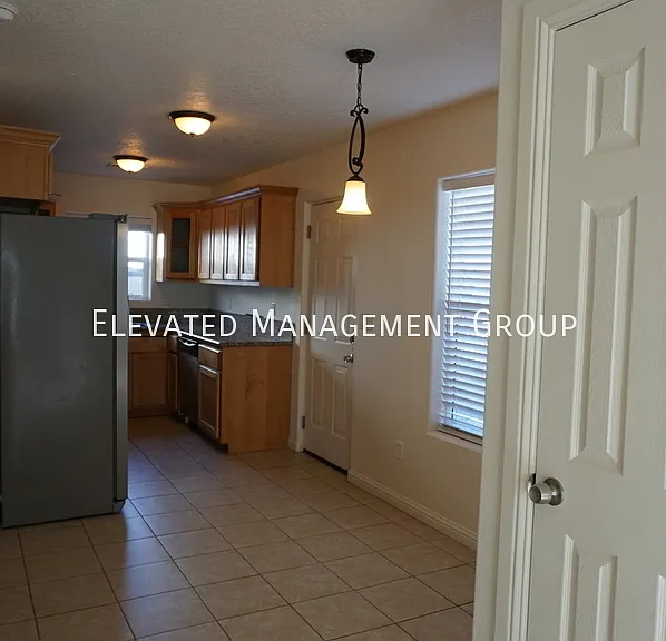 202 San Clemente Ave NW #6 — Photo 3
