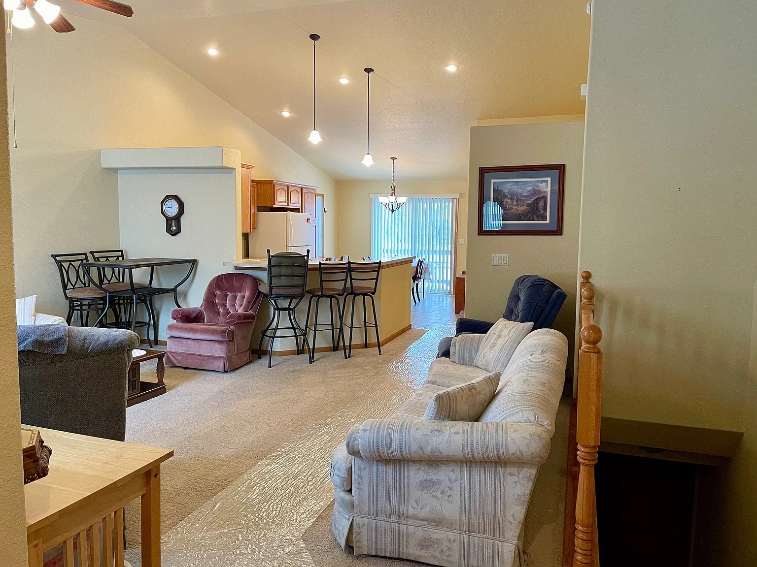 2 bed, 2800 sqft, $2,200 — Photo 2