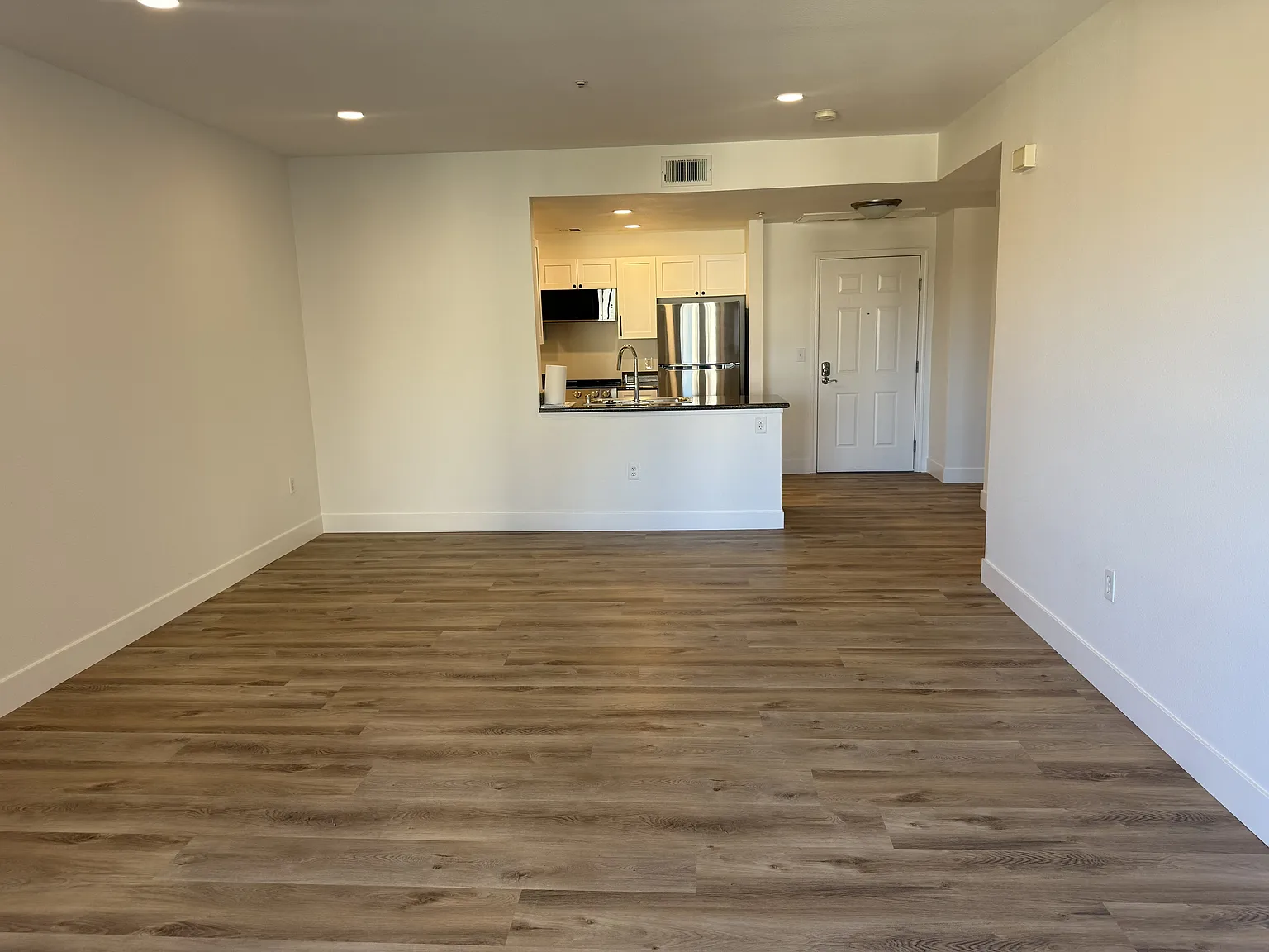 1 bed, 1070 sqft, $3,300 — Photo 1