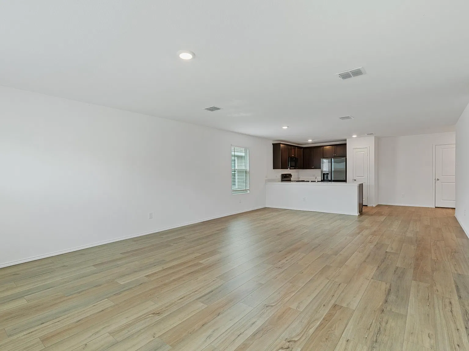 402 Moray Dr — Photo 4