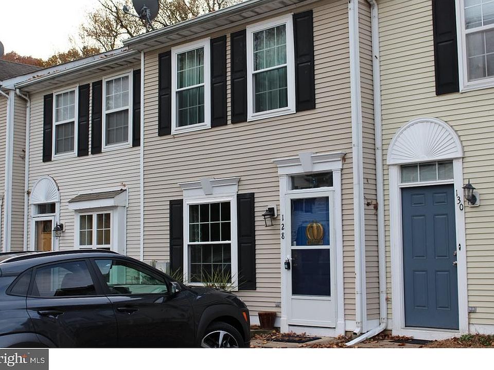 2nd image of 128 Creekside Ct