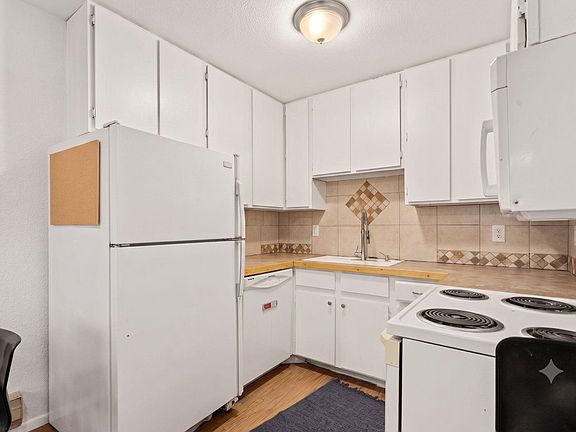 4th image of 1209 W Plum St #C-6