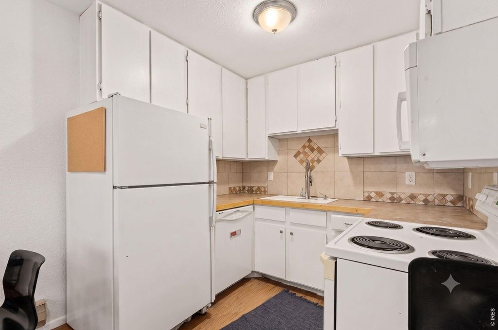 1209 W Plum St #C-6