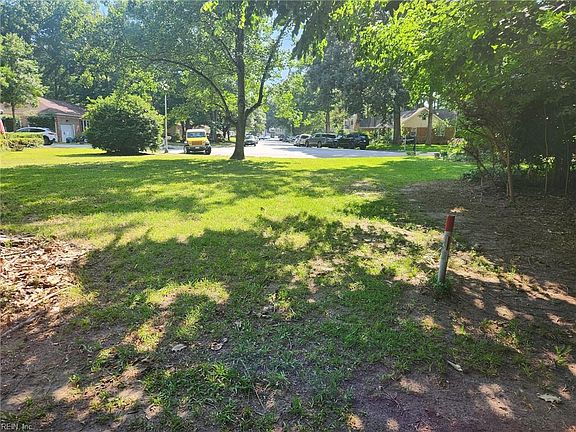 3rd image of 114 Five Forks Ln