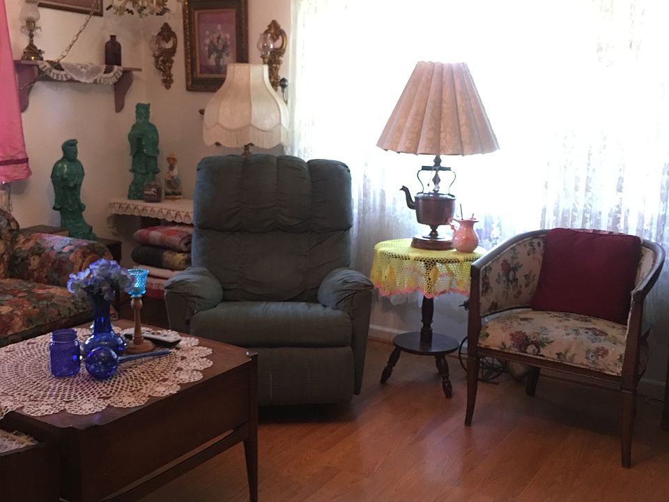 2nd image of 146 N H St