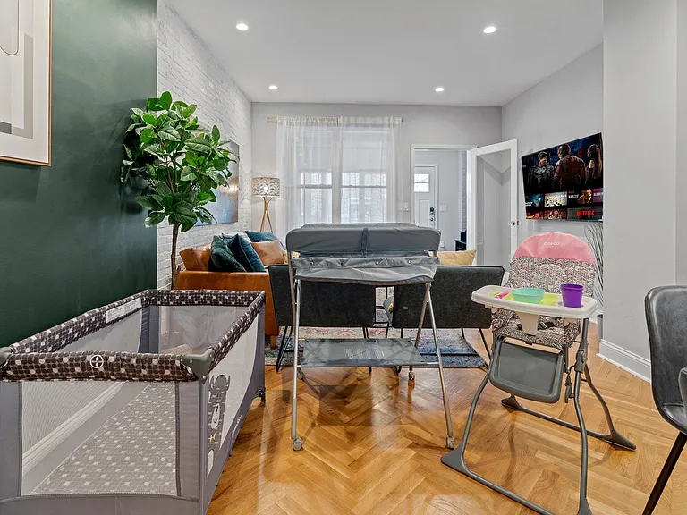 833 Corinthian Ave — Photo 6