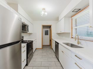 4926 Manderson St #1, Omaha, NE 68104