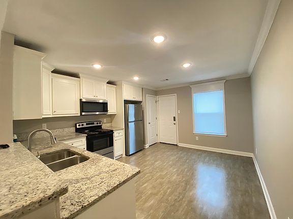 4th image of 208 Magnolia Ct